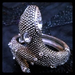 EUC GUESS Cleopatra Bracelet🌹